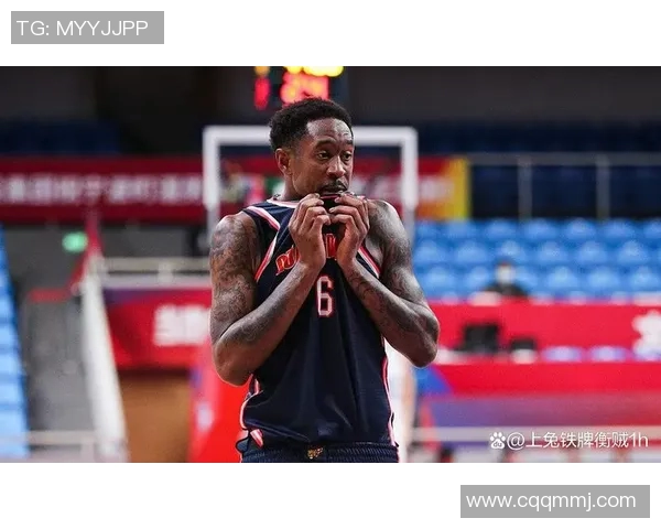 马尚布鲁克斯：从篮球场上的明星到生活中的奋斗者之路